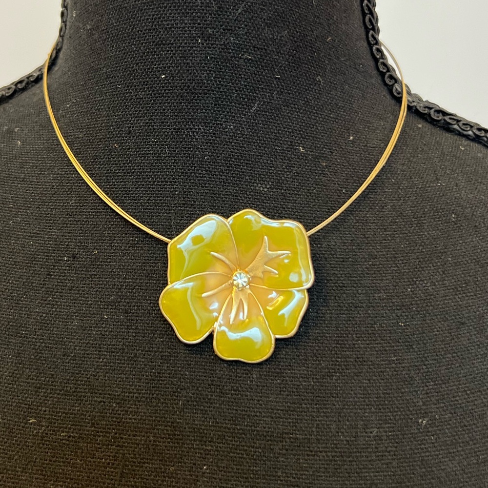 Laila Rowe - Necklace - enamel flower cable style gold chain